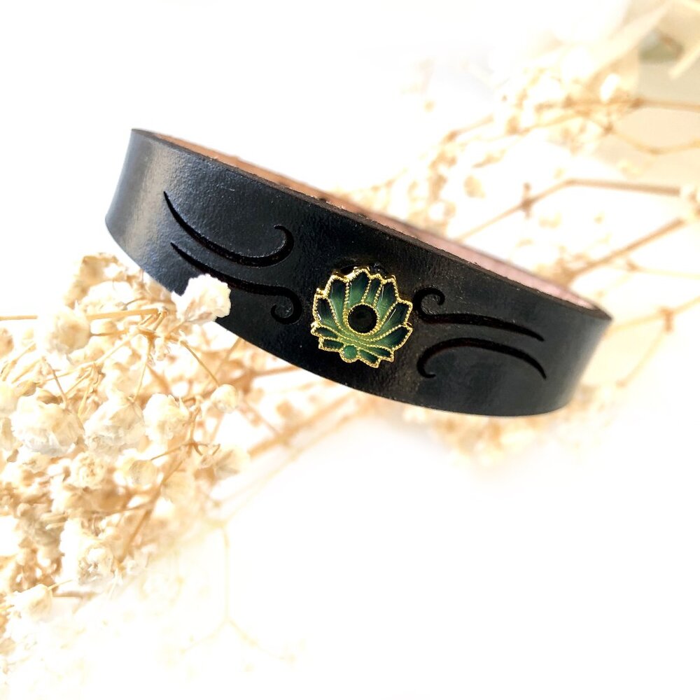 MishaGirl Handmade Thin Black Leather Bracelet Green Lotus Bead